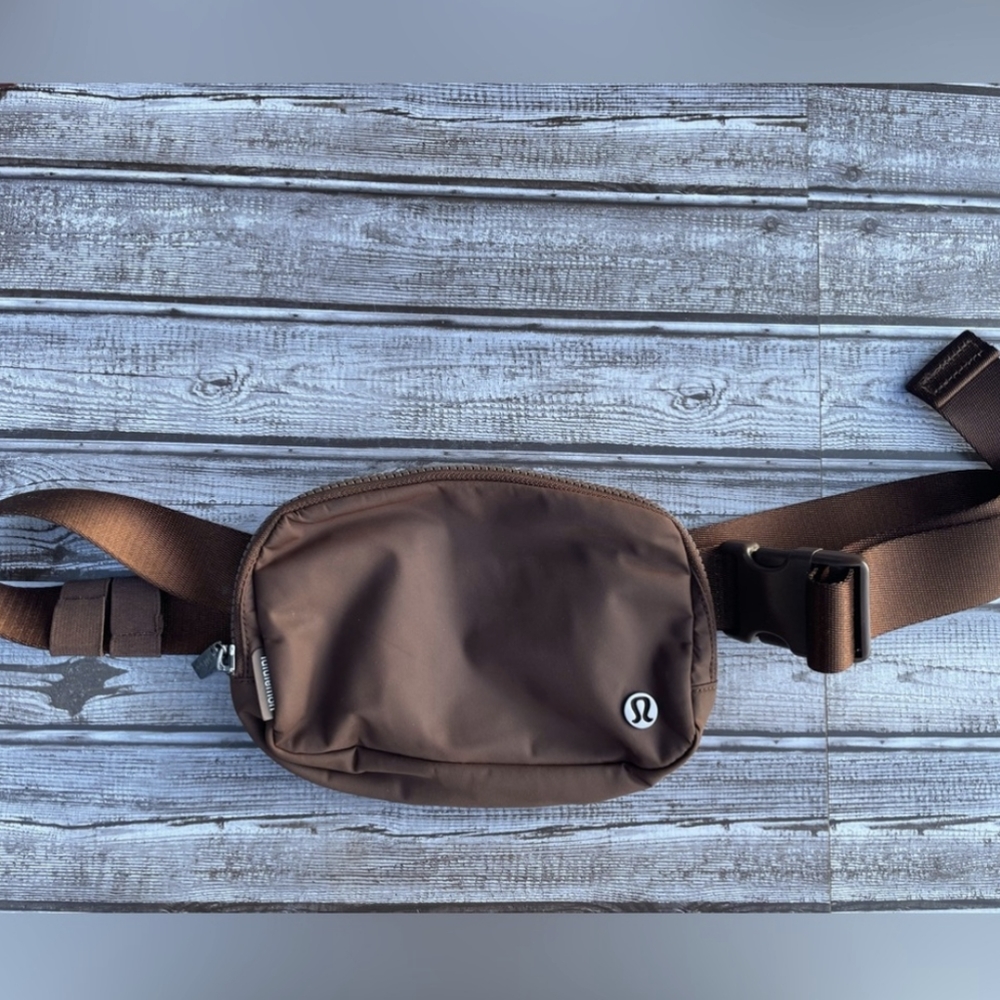 Java Lululemon belt bag